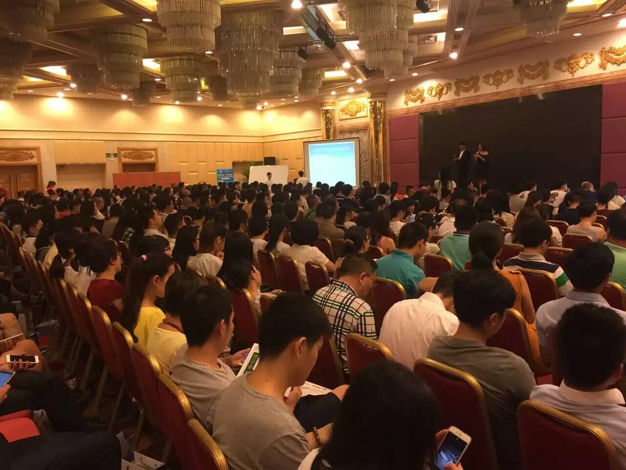 第一頁6月7場(chǎng)線下交流培訓(xùn)會(huì)匯聚上千名外貿(mào)人，火爆各地外貿(mào)圈
